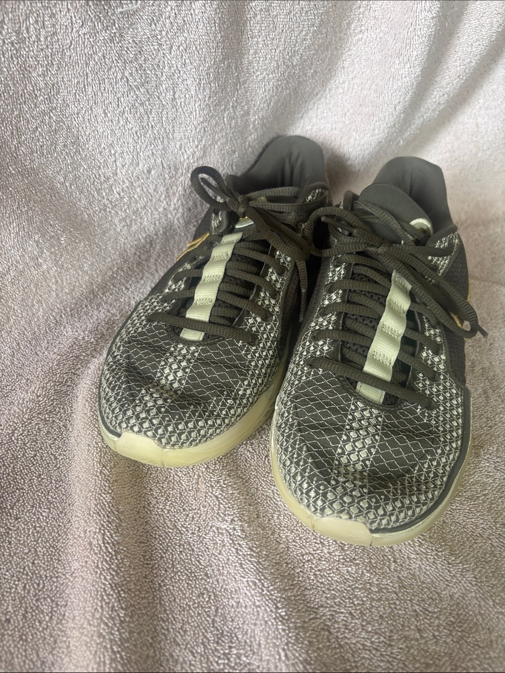 Nike Women's Olive Green Patterned Athletic Sneakers